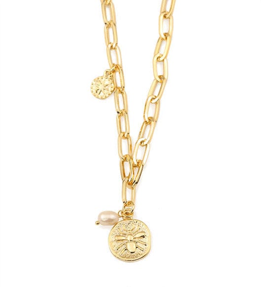 Collar de oro con moneda en relieve y perla