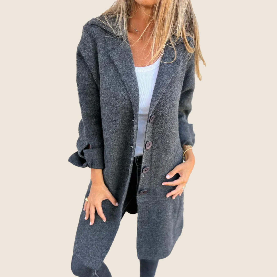 Sofia – Weiche Jacke mit Knöpfen