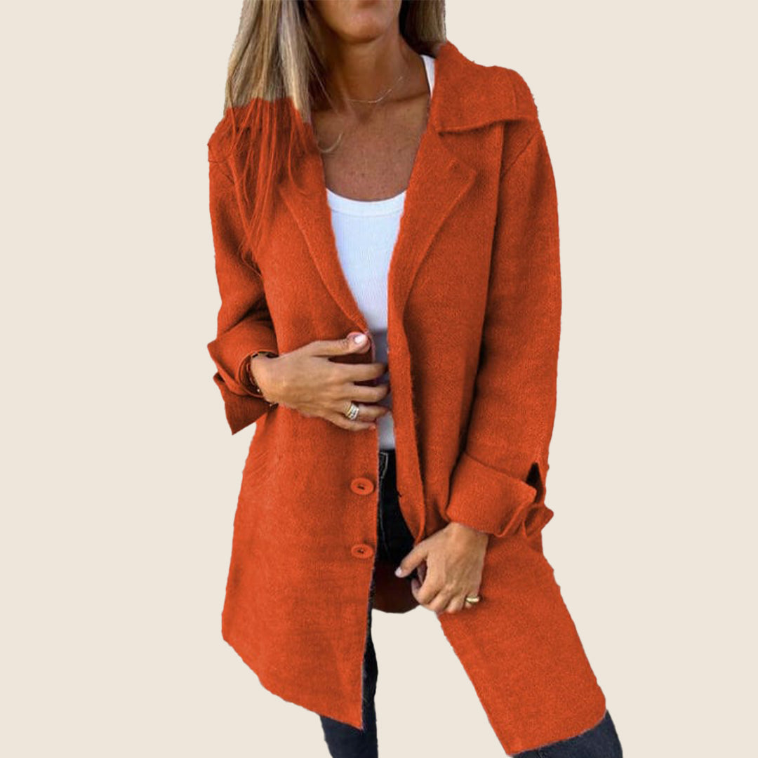 Sofia – Weiche Jacke mit Knöpfen