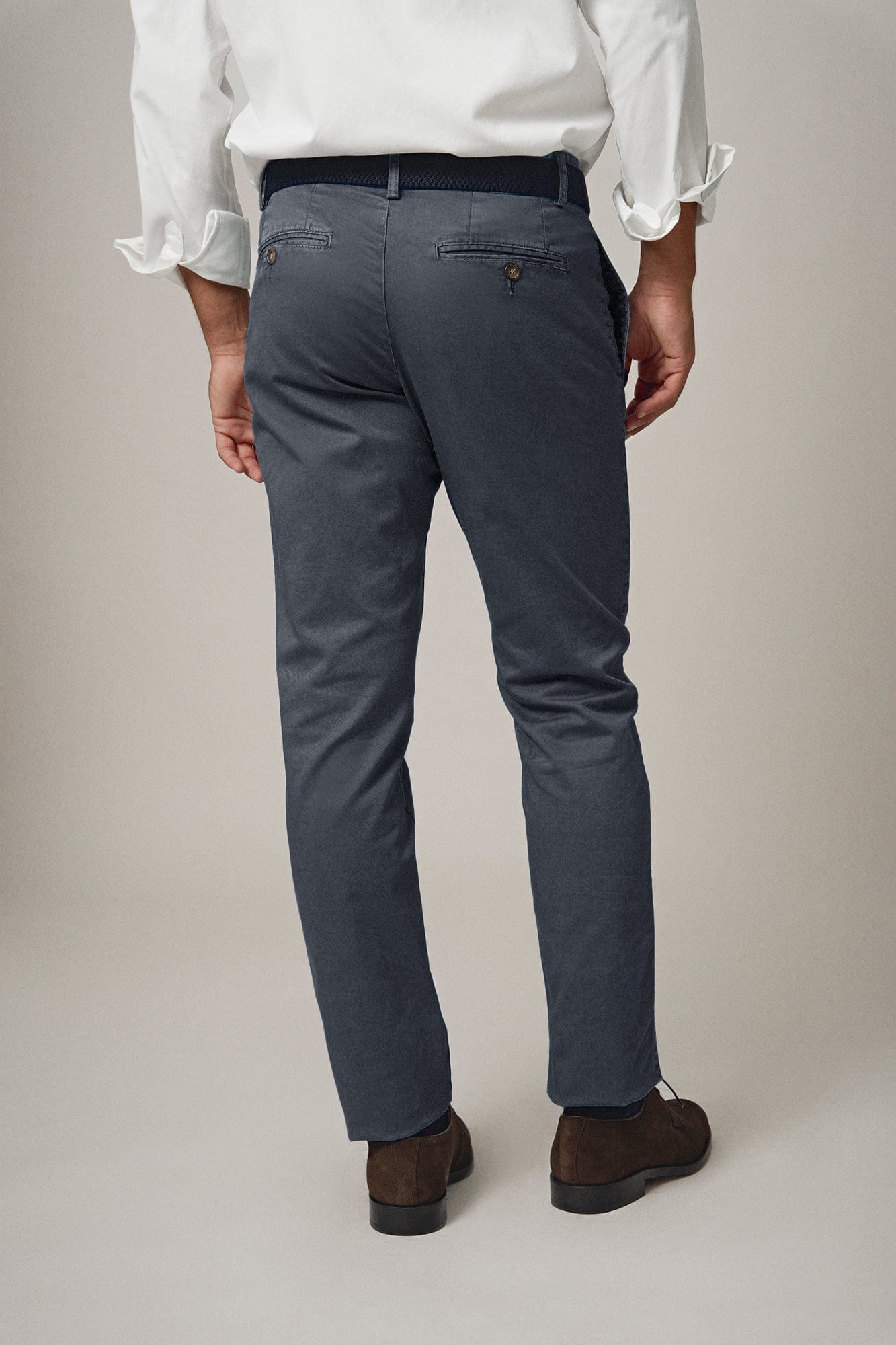 THE CHINO GRIS BUITRAGO