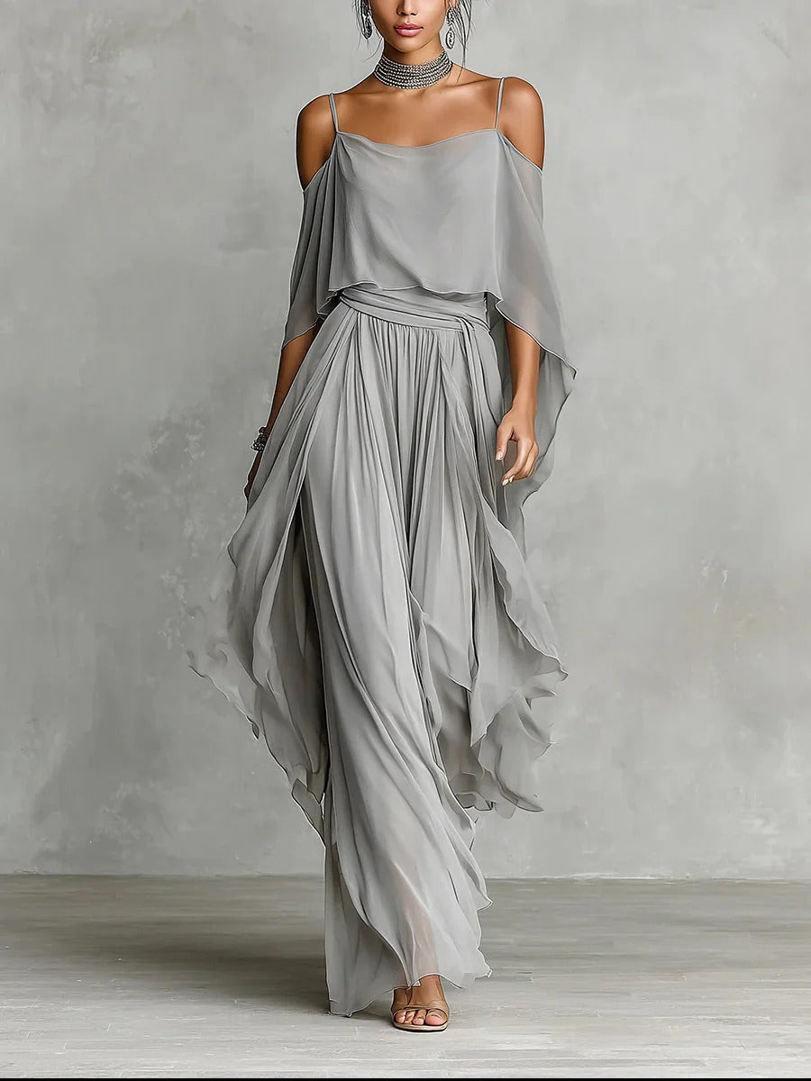 Conjunto Isabela gris fluido con top de tirantes finos y pantalón ligero.