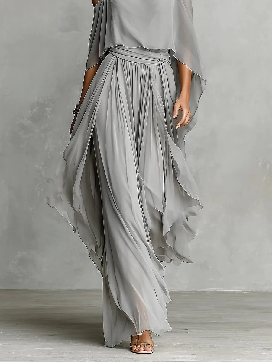 Conjunto Isabela gris fluido con top de tirantes finos y pantalón ligero.